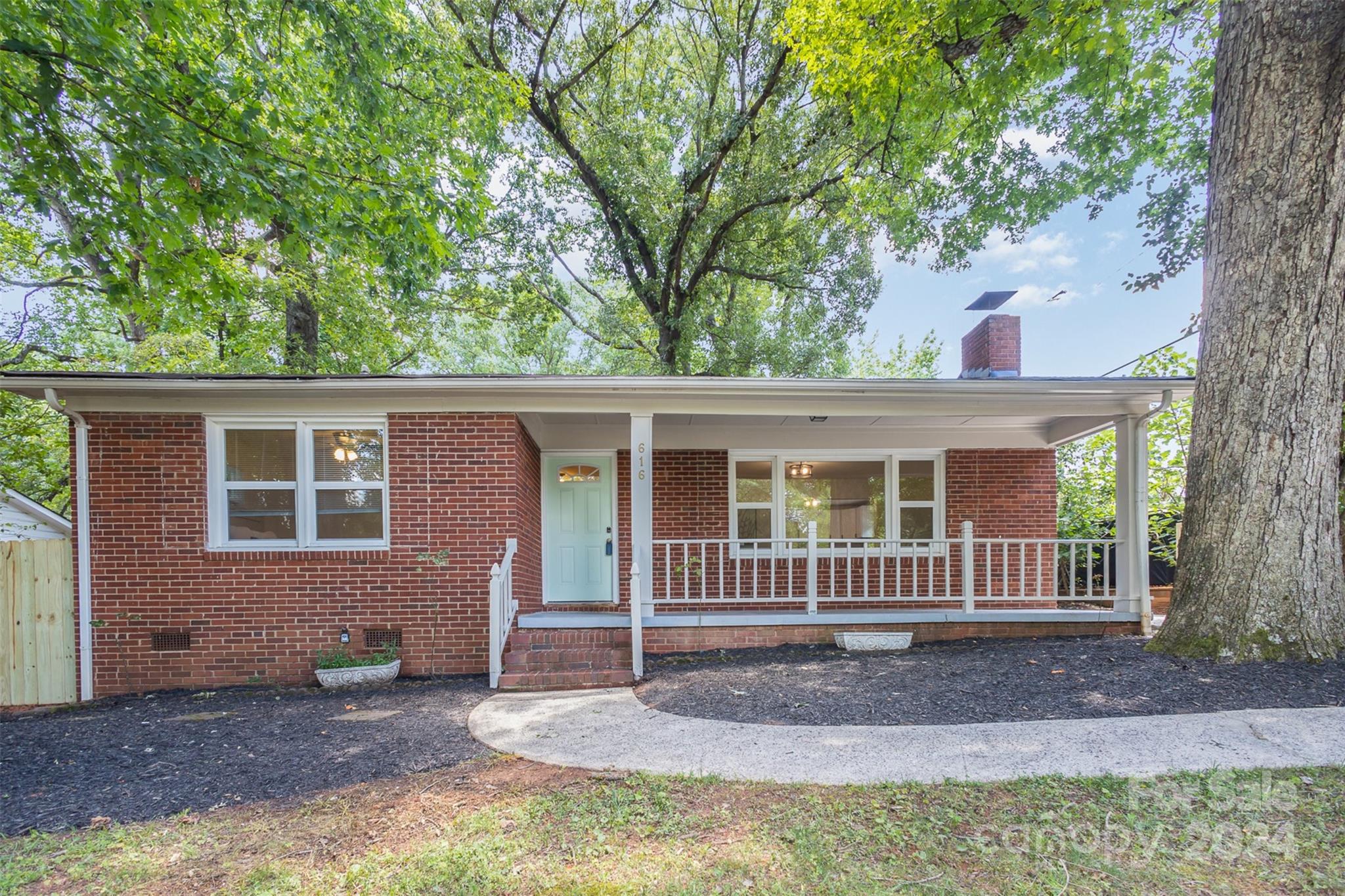 916 Pierson Drive Charlotte NC 28205