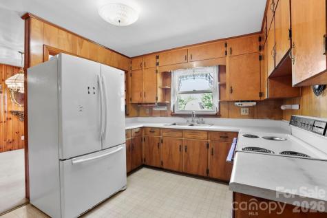 41 Hartshorn Drive Candler NC 28715