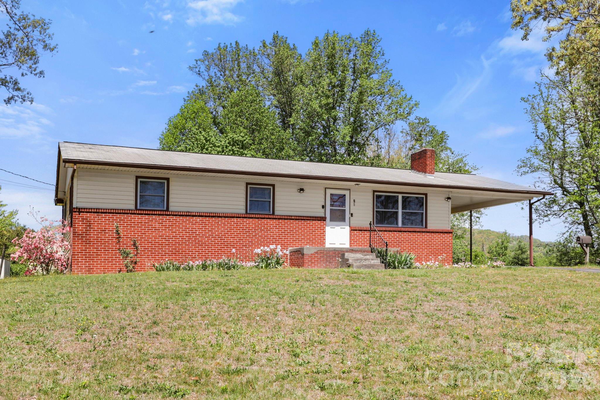 41 Hartshorn Drive Candler NC 28715
