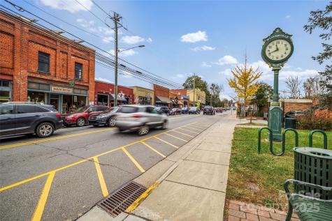 27 Walnut Springs Drive Asheville NC 28804