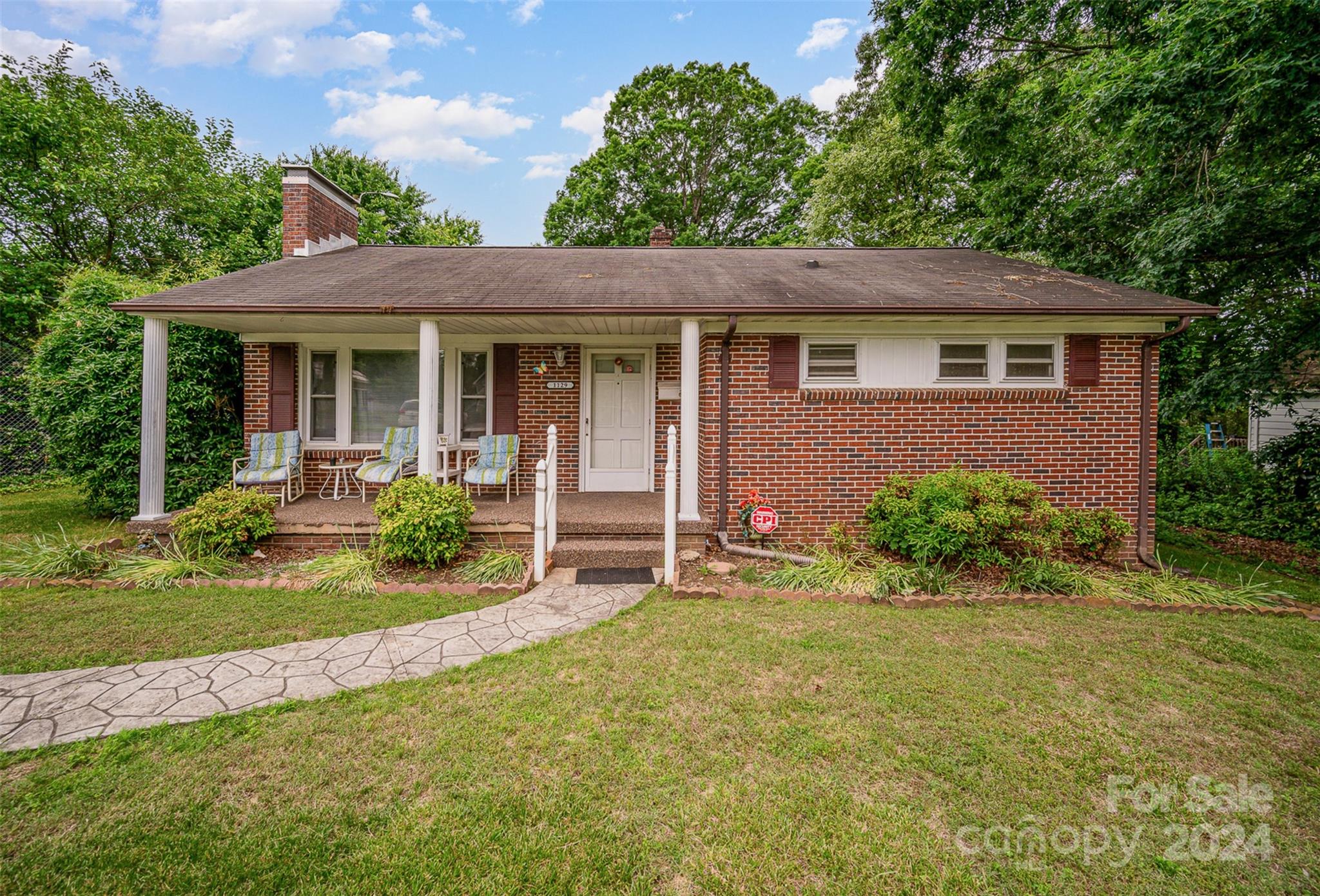 1129 11th Street NE Hickory NC 28601
