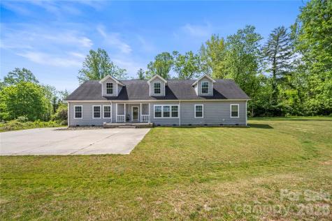 111 Robin Street Hendersonville NC 28739