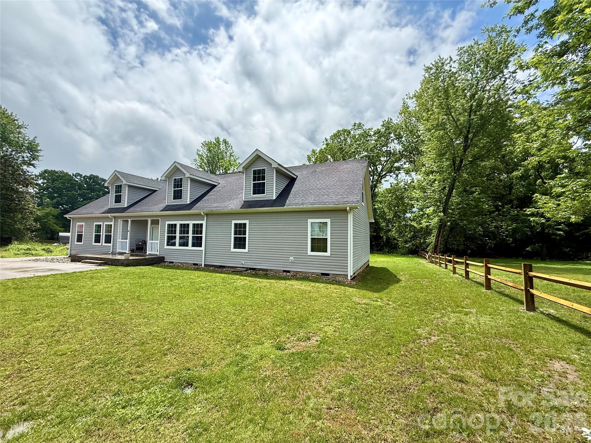 111 Robin Street Hendersonville NC 28739