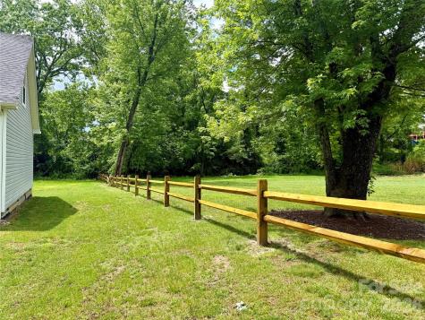 111 Robin Street Hendersonville NC 28739