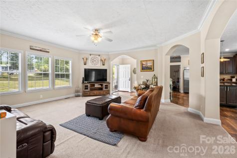 111 Robin Street Hendersonville NC 28739