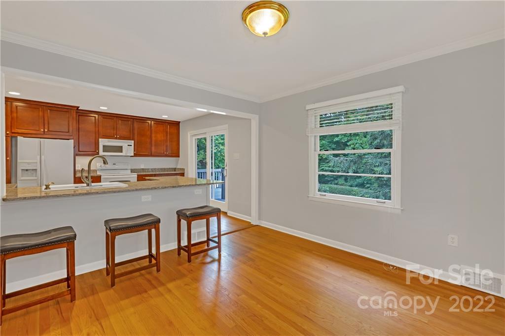 18 Adamswood Road Asheville NC 28803