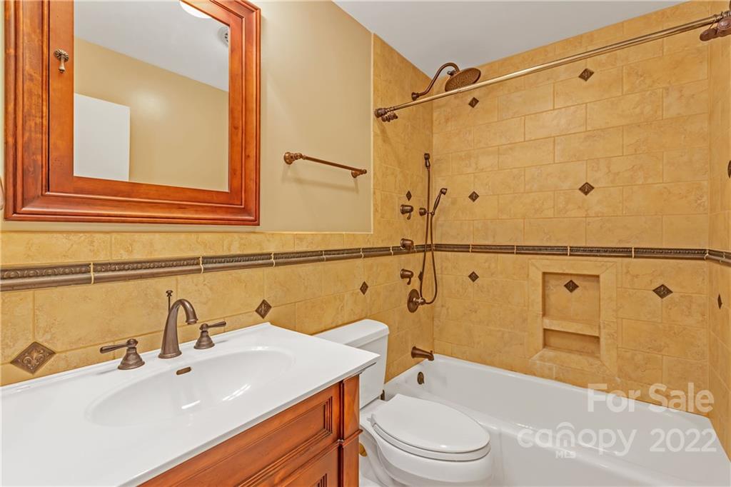18 Adamswood Road Asheville NC 28803