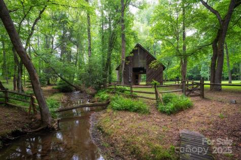 552 Avery Creek Arden NC 28704