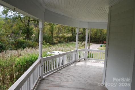 7 Noble Road Fairview NC 28730