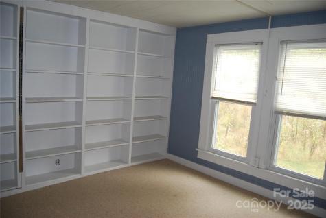 7 Noble Road Fairview NC 28730
