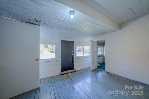 7 Noble Road Fairview NC 28730