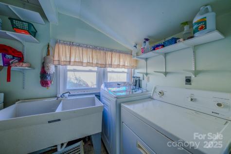 7 Noble Road Fairview NC 28730