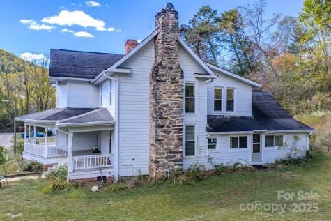 7 Noble Road Fairview NC 28730