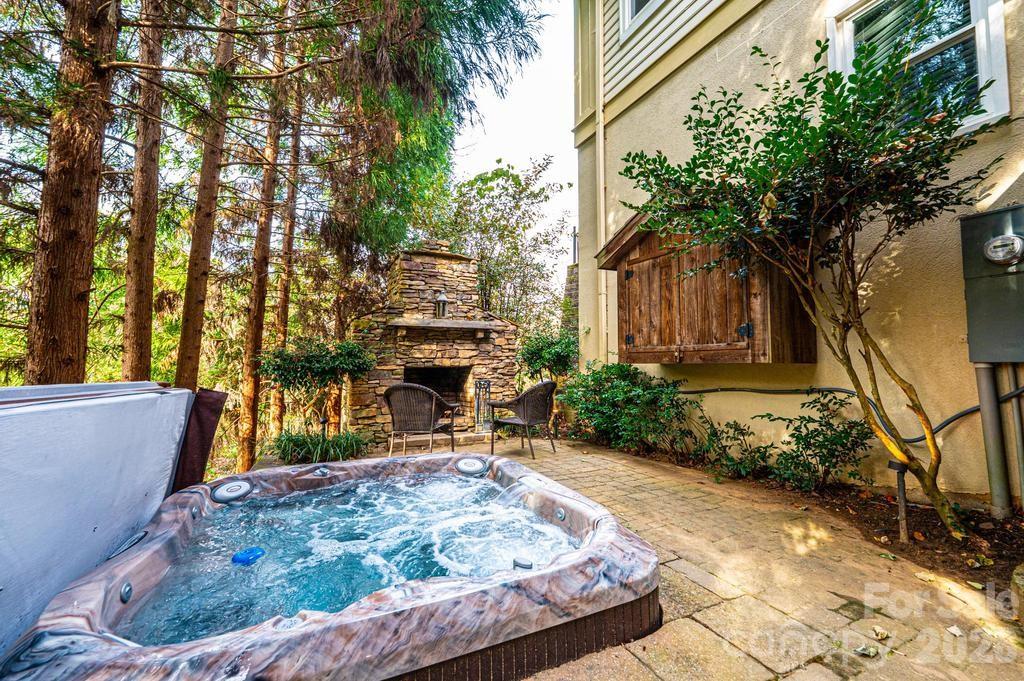 560 20th Avenue Court NW Hickory NC 28601
