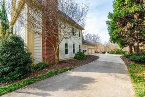 560 20th Avenue Court NW Hickory NC 28601