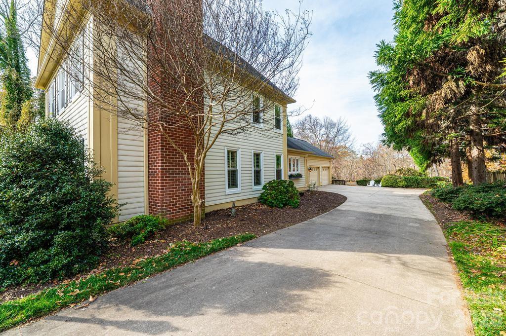 560 20th Avenue Court NW Hickory NC 28601