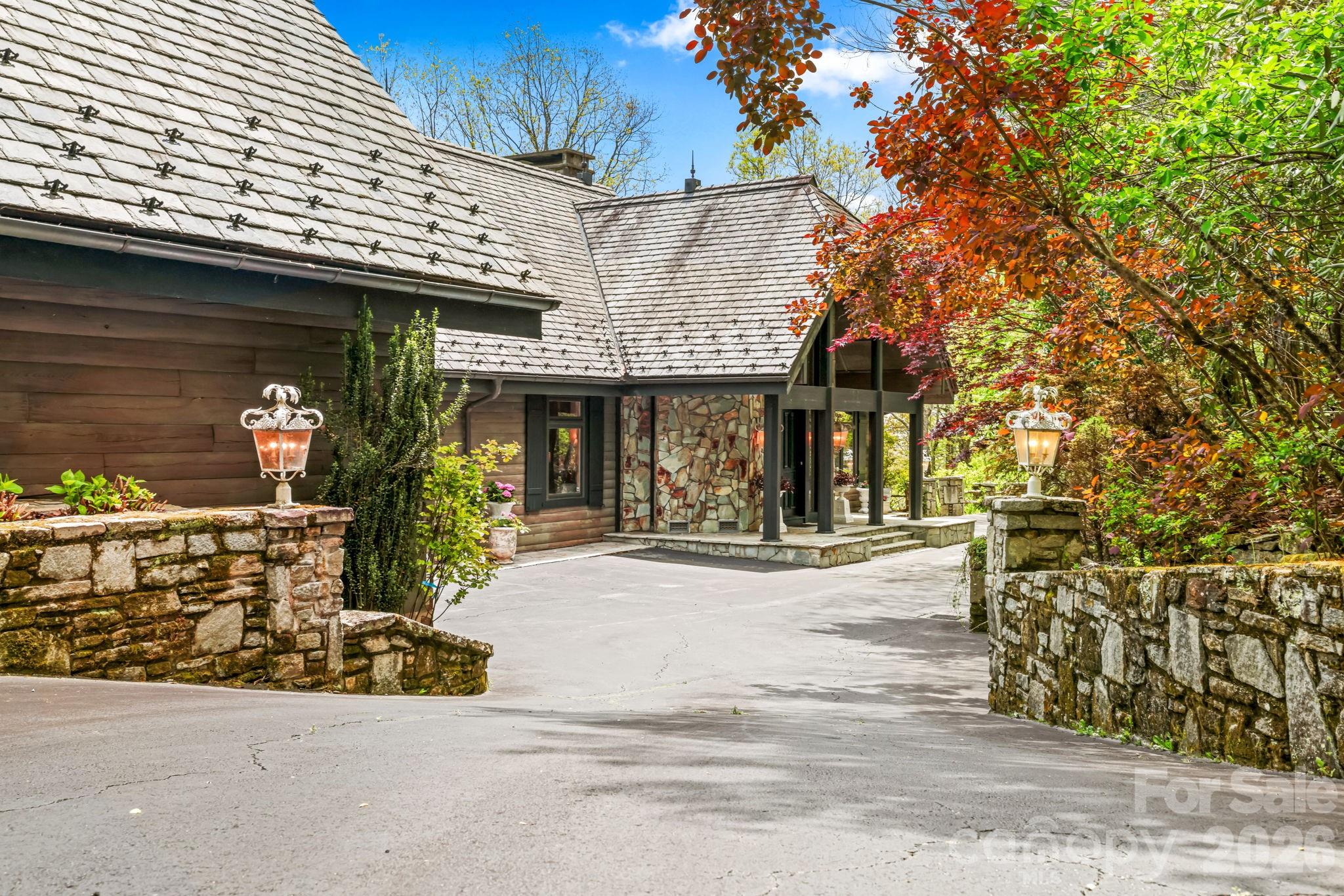 1052 Toxaway Drive Lake Toxaway NC 28747