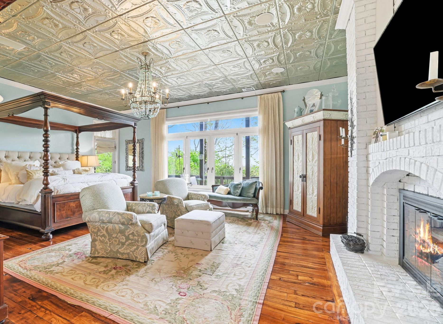 1052 Toxaway Drive Lake Toxaway NC 28747