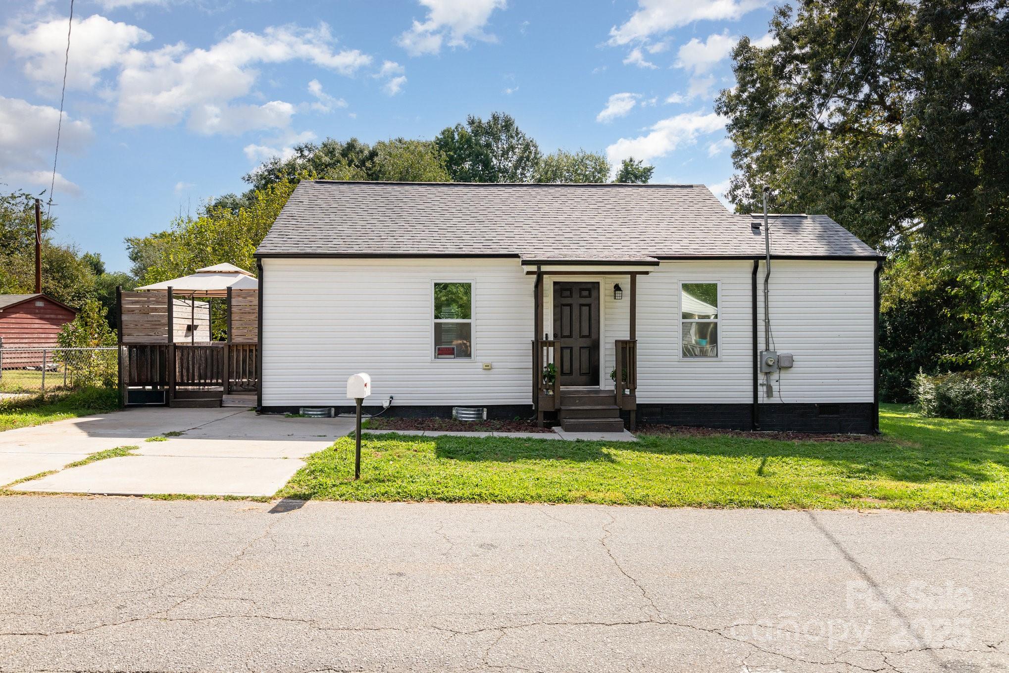 708 N Buckoak Street Stanley NC 28164