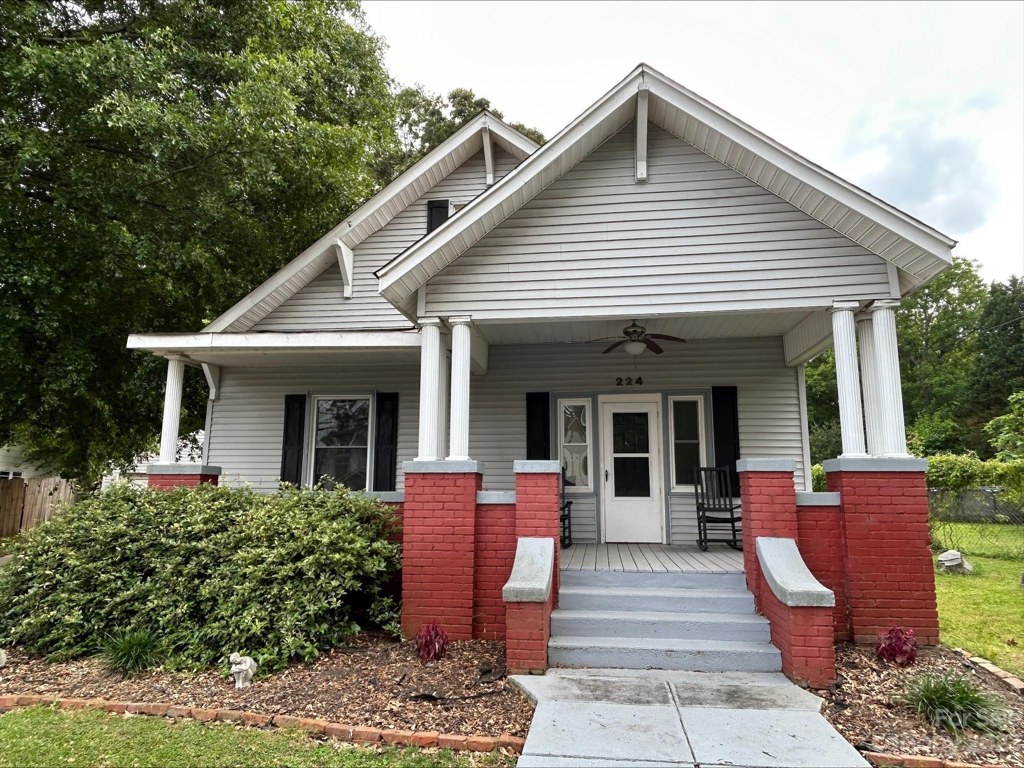 224 E Glendale Avenue Mount Holly NC 28120