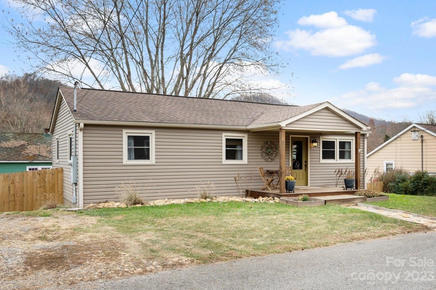 27 Stuart Street Canton NC 28716