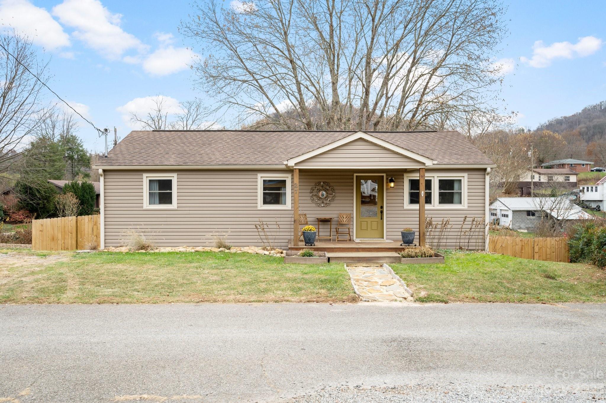 27 Stuart Street Canton NC 28716