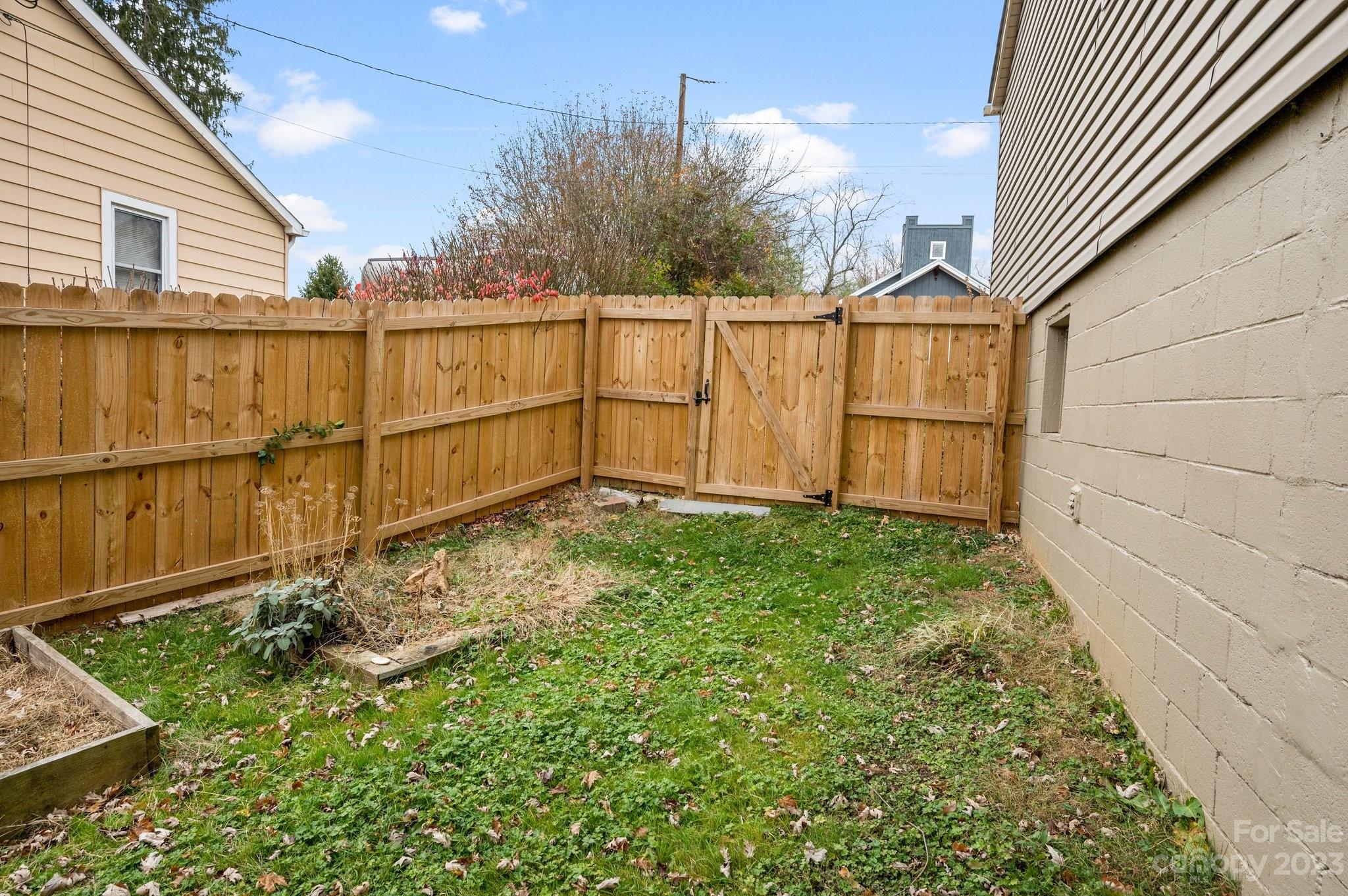 27 Stuart Street Canton NC 28716