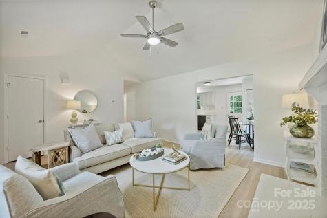 6115 Coltswood Court Charlotte NC 28211