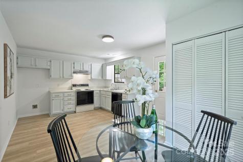 6115 Coltswood Court Charlotte NC 28211