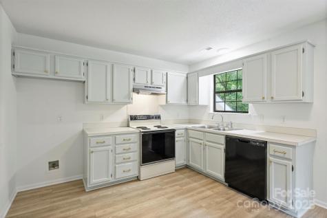 6115 Coltswood Court Charlotte NC 28211