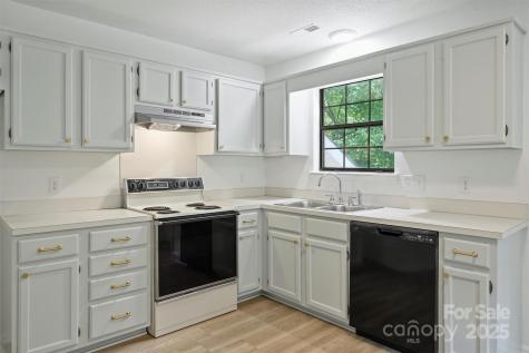 6115 Coltswood Court Charlotte NC 28211