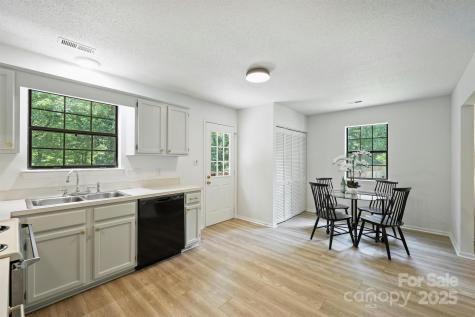 6115 Coltswood Court Charlotte NC 28211