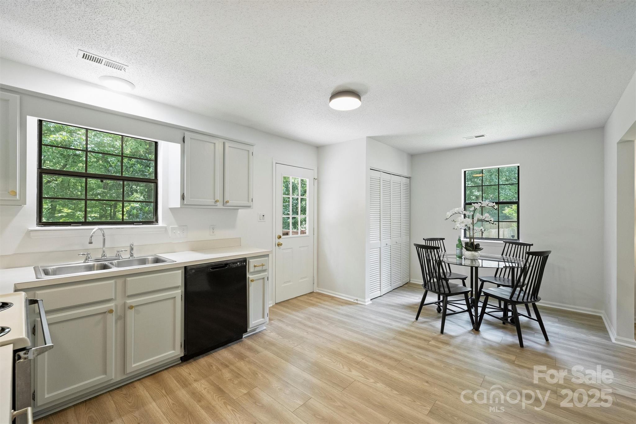 6115 Coltswood Court Charlotte NC 28211