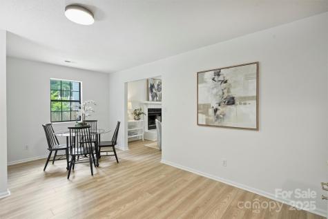 6115 Coltswood Court Charlotte NC 28211