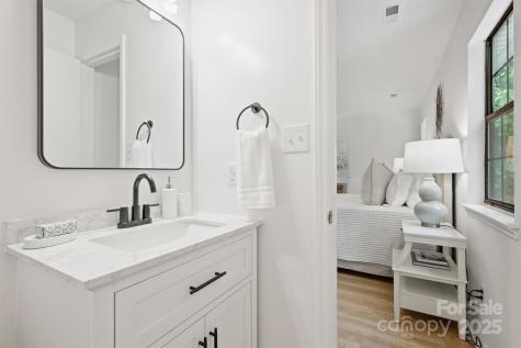 6115 Coltswood Court Charlotte NC 28211