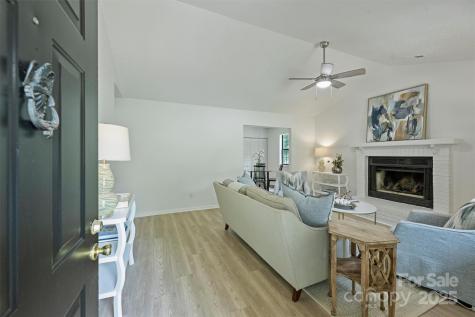 6115 Coltswood Court Charlotte NC 28211