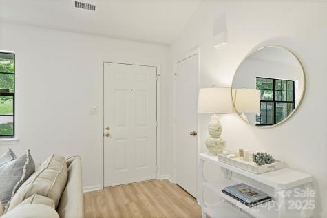 6115 Coltswood Court Charlotte NC 28211