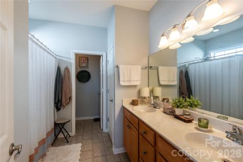 27 Chowan Drive Fletcher NC 28732