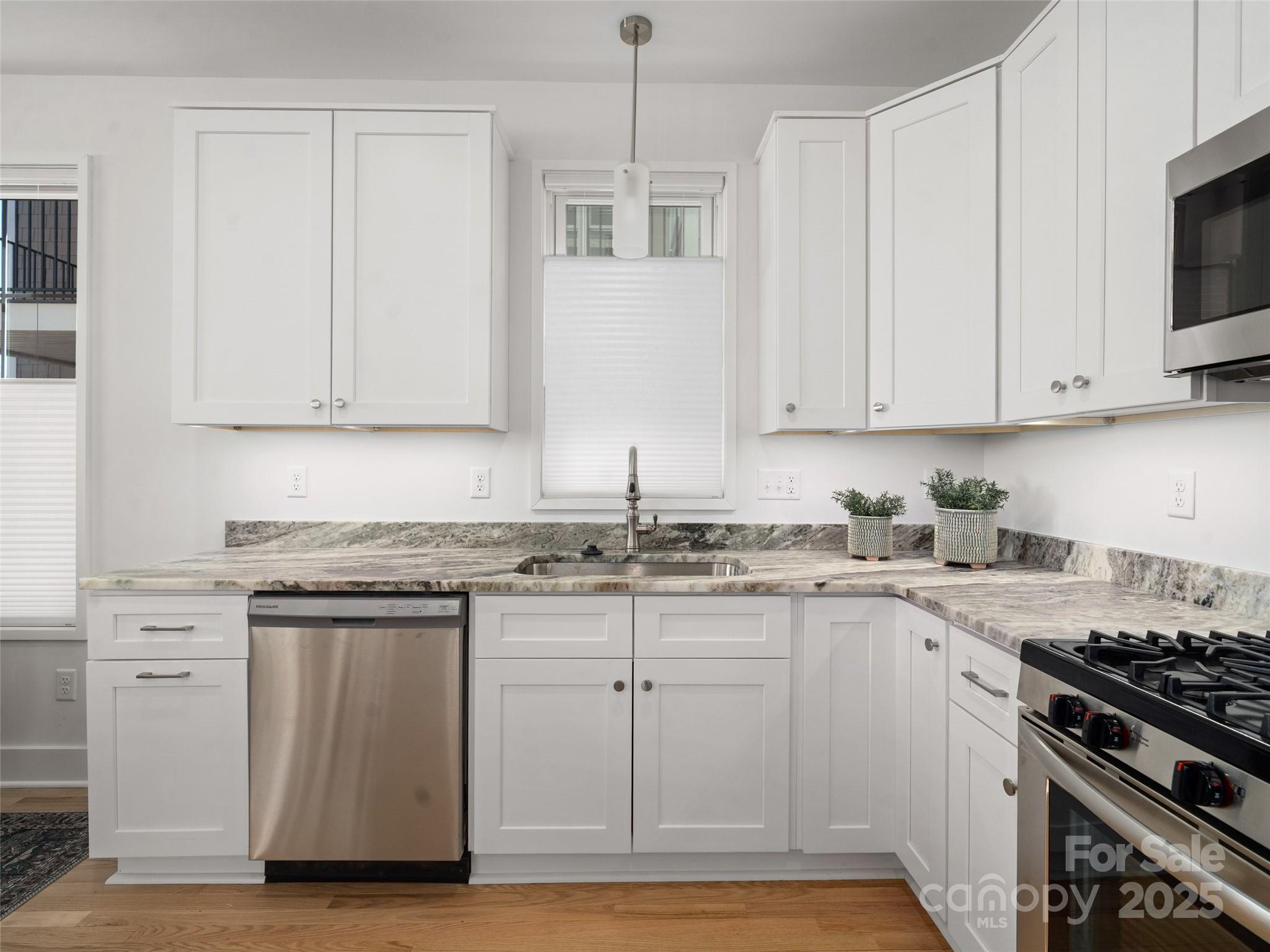55 Skyvue Court Saluda NC 28773