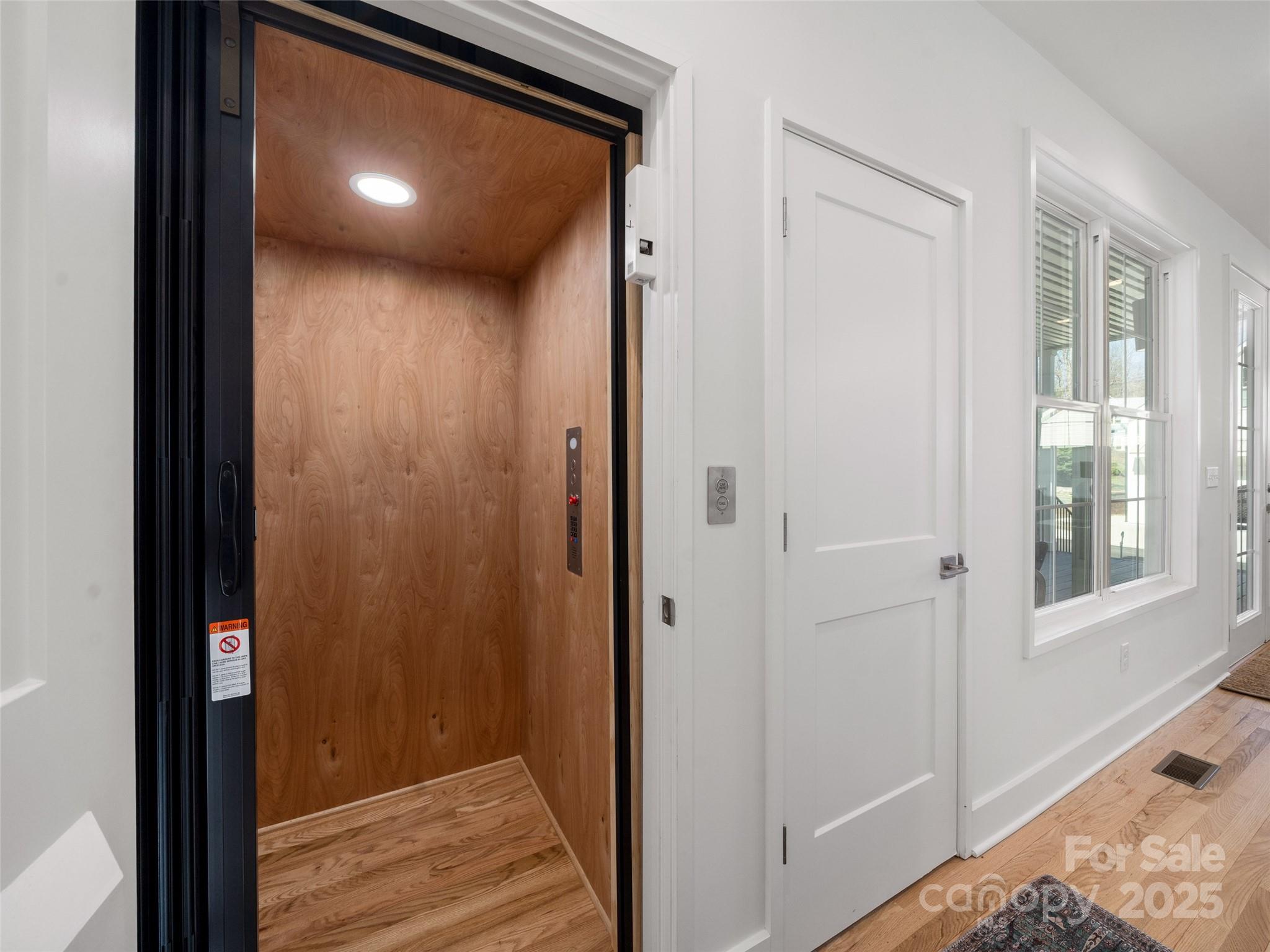 55 Skyvue Court Saluda NC 28773
