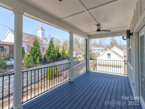 55 Skyvue Court Saluda NC 28773