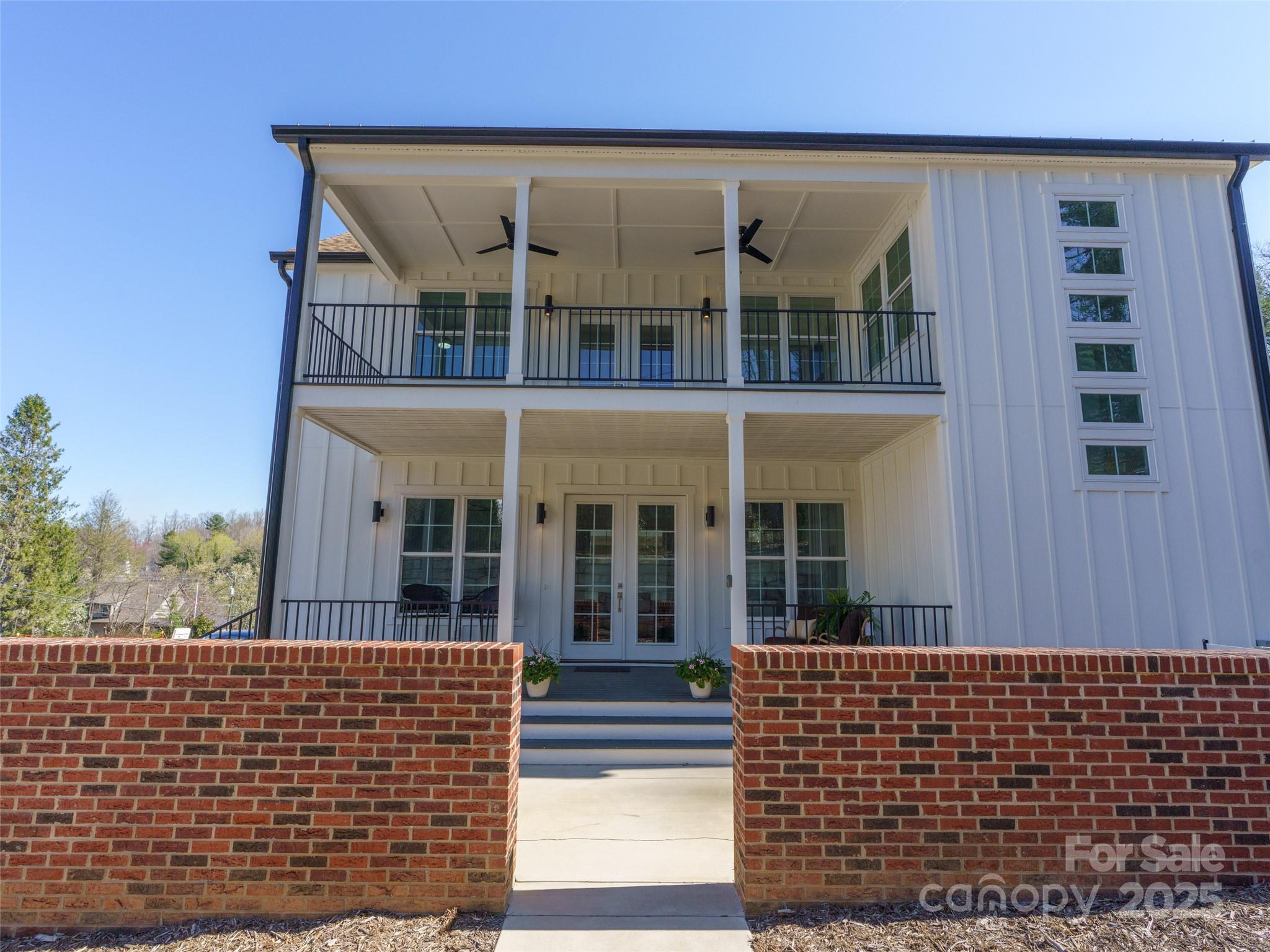55 Skyvue Court Saluda NC 28773