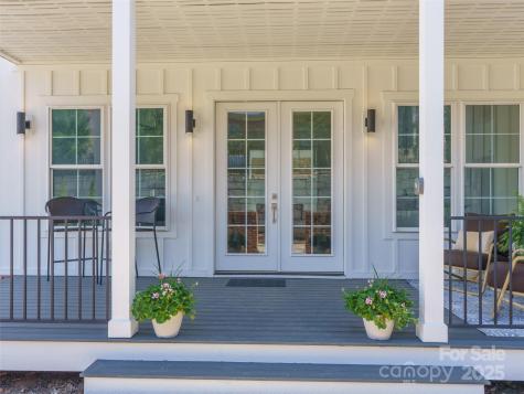 55 Skyvue Court Saluda NC 28773