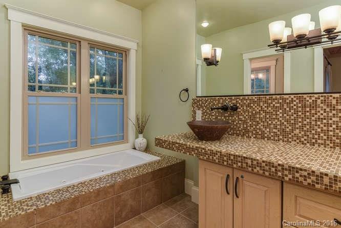 5 Williamette Circle Weaverville NC 28787