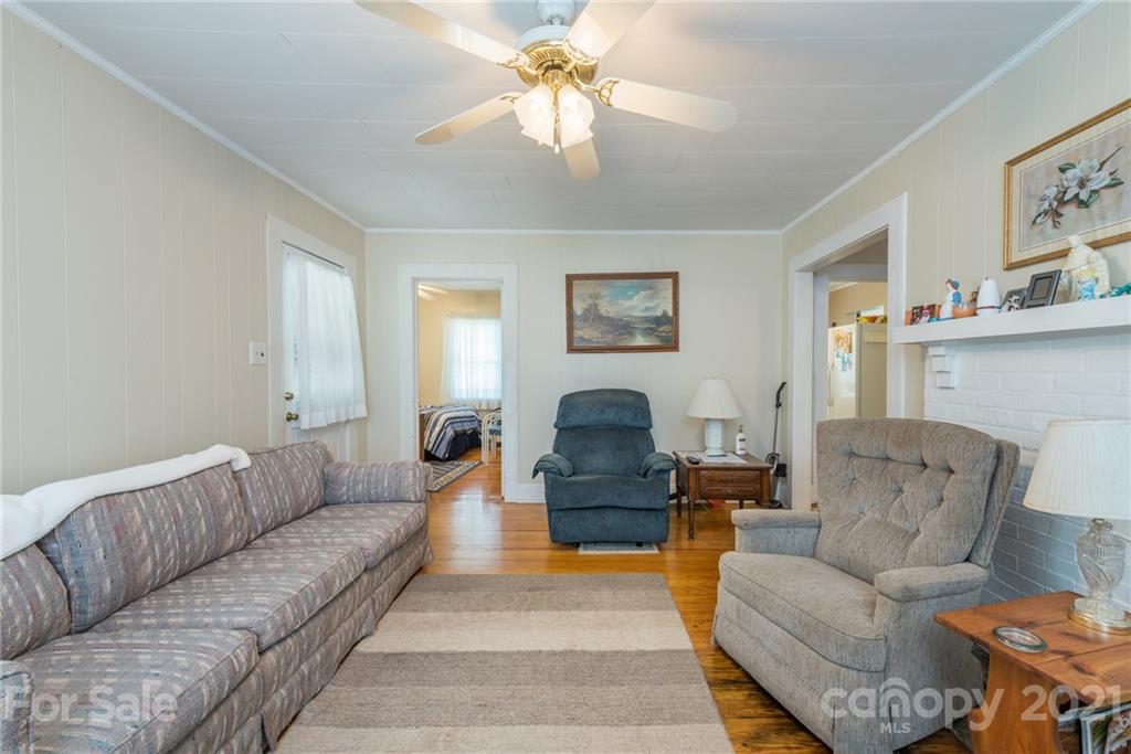 101 Gibbs Street Swannanoa NC 28778