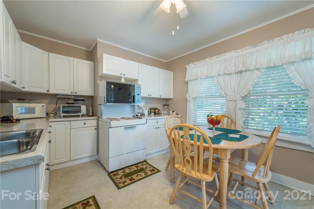 101 Gibbs Street Swannanoa NC 28778