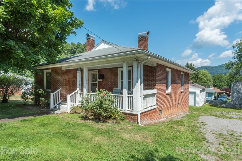 101 Gibbs Street Swannanoa NC 28778