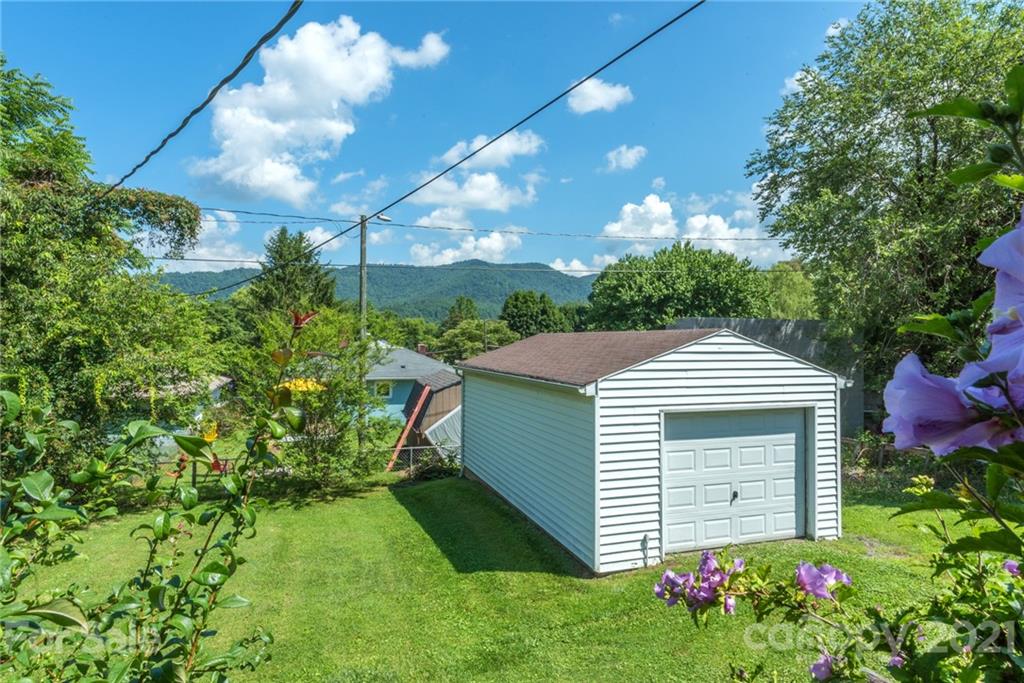 101 Gibbs Street Swannanoa NC 28778