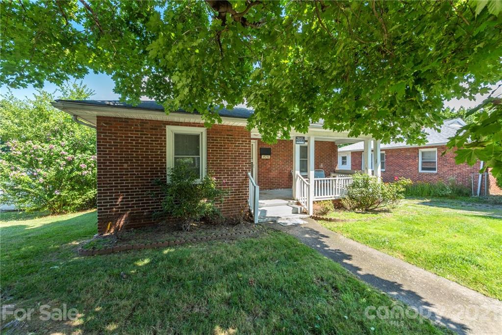 101 Gibbs Street Swannanoa NC 28778