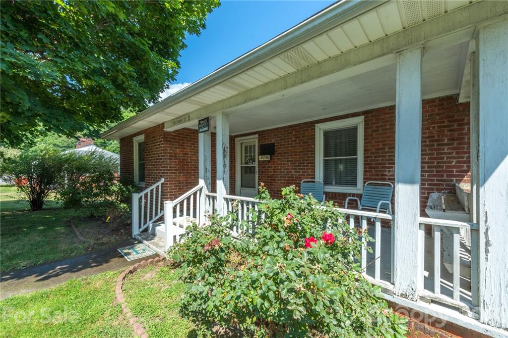 101 Gibbs Street Swannanoa NC 28778